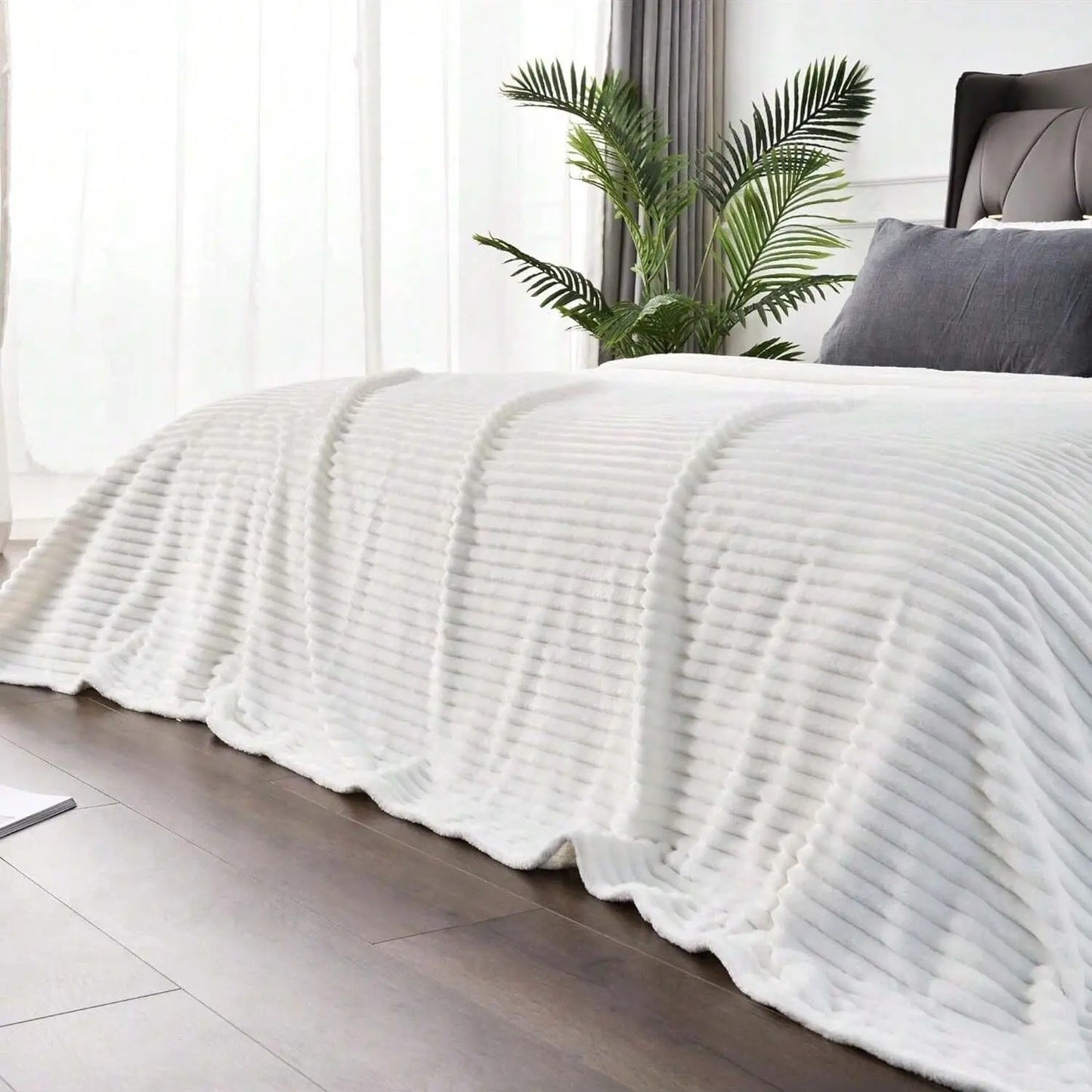 ROSEKIND Blankets 3 Size for Bed, Soft & Warm Fleece Throw, Decorative and striped flannel fleece blanket